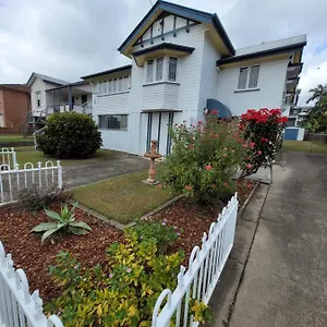 Spacious Close To Cbd And Airport Holiday home